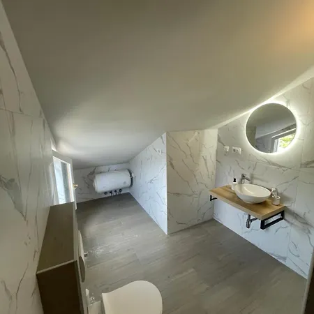 H&h - Adults Only 3*