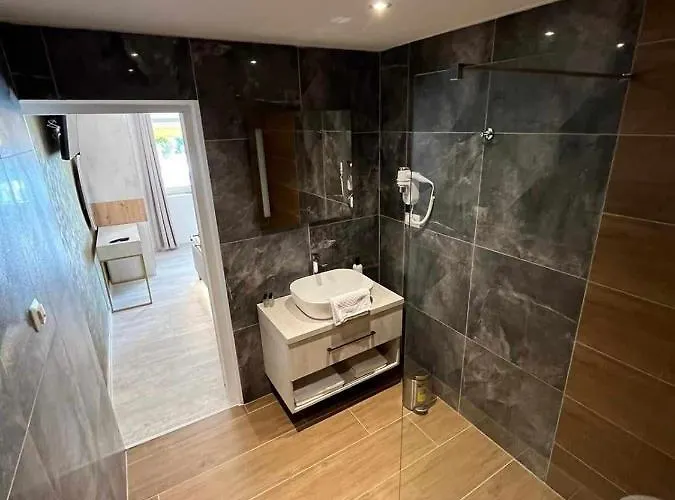 krevet i doručak H&h - Adults Only