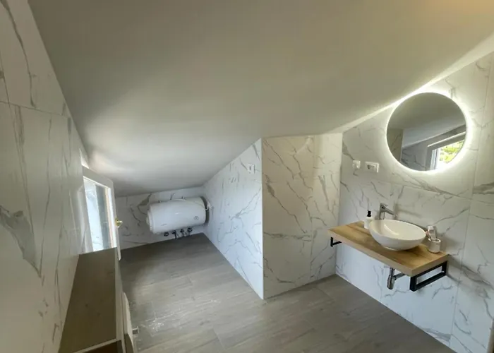 H&h - Adults Only 3*