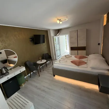 Affittacamere H&h - Adults Only 3*
